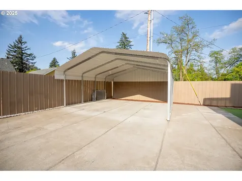 7220 SE Ogden Street Portland OR 97206