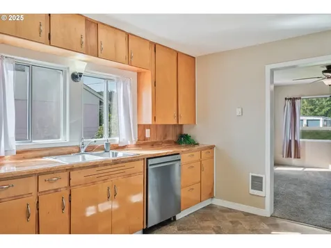 4656 Ocean Beach Highway Longview WA 98632