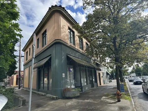 4047 NE Broadway Street Portland OR 97232