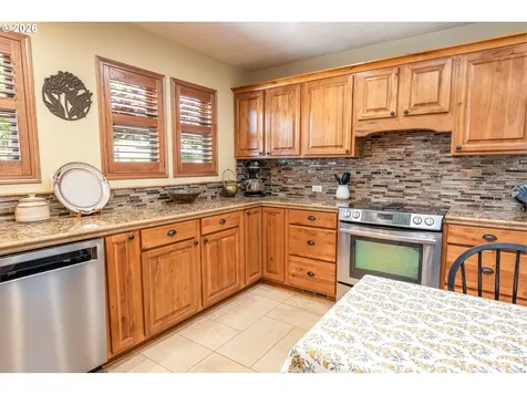 384 Edgeview Drive Elkton OR 97436