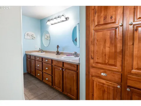 384 Edgeview Drive Elkton OR 97436