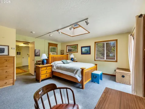 91848 Highway 104 Warrenton OR 97146