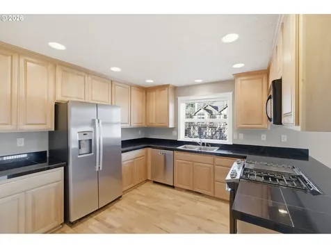 2463 NW Broadway Street Albany OR 97321
