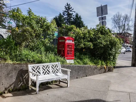 7940 SW 31st Avenue Portland OR 97219