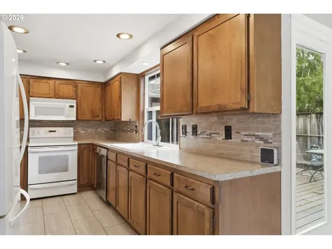 1365 Quaker Street Eugene OR 97402