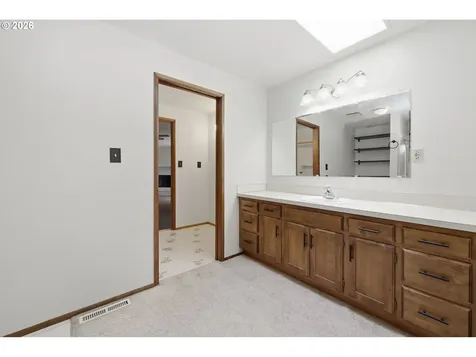 1365 Quaker Street Eugene OR 97402