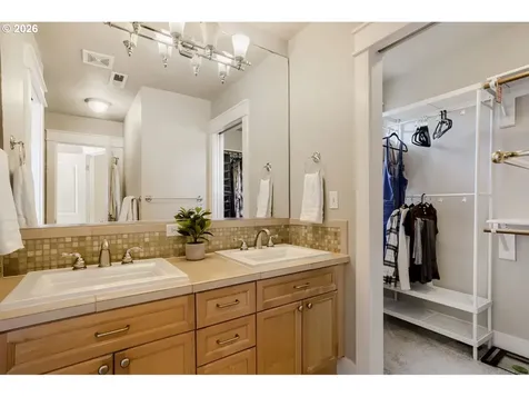 5117 SW Shattuck Road Portland OR 97221