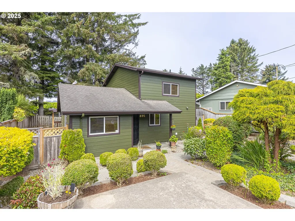 691 SE Jetty Avenue Lincoln City OR 97367