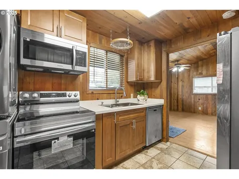 691 SE Jetty Avenue Lincoln City OR 97367