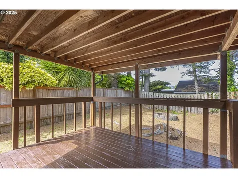 691 SE Jetty Avenue Lincoln City OR 97367