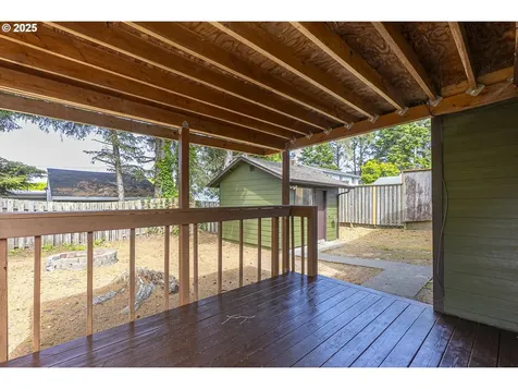691 SE Jetty Avenue Lincoln City OR 97367
