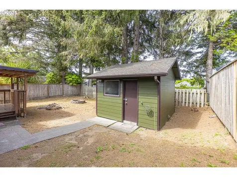 691 SE Jetty Avenue Lincoln City OR 97367