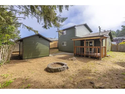 691 SE Jetty Avenue Lincoln City OR 97367