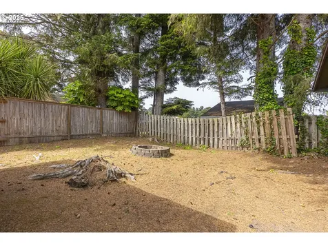 691 SE Jetty Avenue Lincoln City OR 97367
