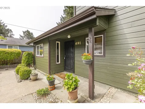 691 SE Jetty Avenue Lincoln City OR 97367