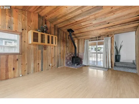 691 SE Jetty Avenue Lincoln City OR 97367