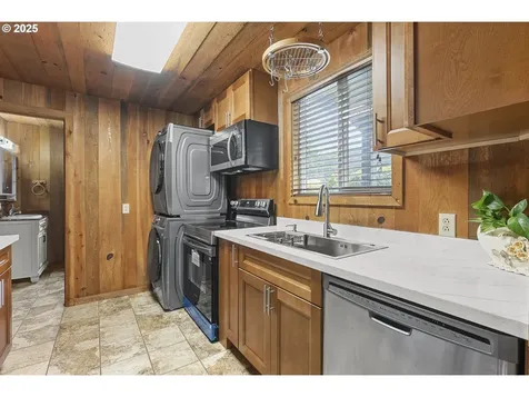 691 SE Jetty Avenue Lincoln City OR 97367