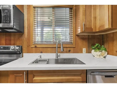 691 SE Jetty Avenue Lincoln City OR 97367