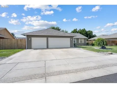905 W Hartley Avenue Hermiston OR 97838