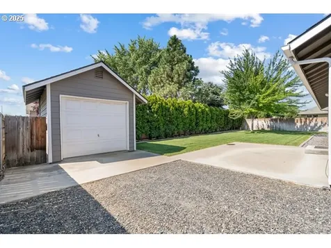 905 W Hartley Avenue Hermiston OR 97838