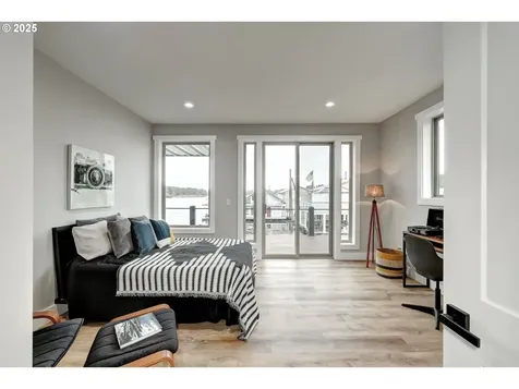 18989 NE Marine Drive Portland OR 97230