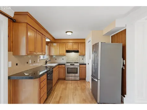 17909 NE Everett Court Portland OR 97230