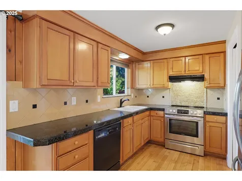 17909 NE Everett Court Portland OR 97230