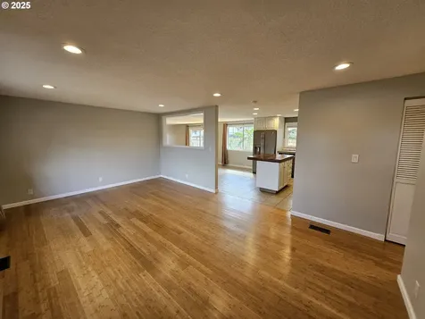 3127 W Chateau Avenue Roseburg OR 97471