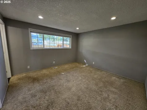 3127 W Chateau Avenue Roseburg OR 97471