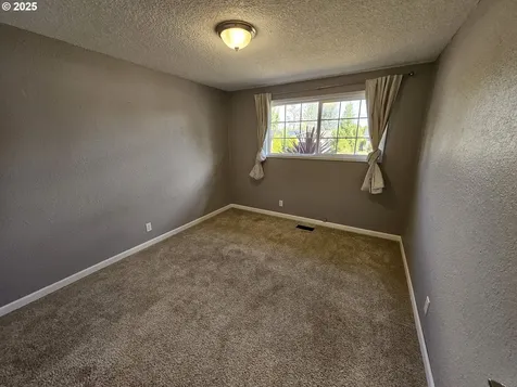 3127 W Chateau Avenue Roseburg OR 97471