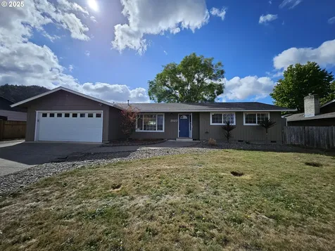 3127 W Chateau Avenue Roseburg OR 97471