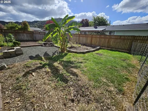 3127 W Chateau Avenue Roseburg OR 97471