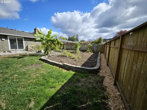 3127 W Chateau Avenue Roseburg OR 97471