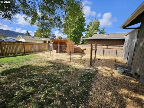 3127 W Chateau Avenue Roseburg OR 97471
