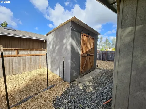 3127 W Chateau Avenue Roseburg OR 97471