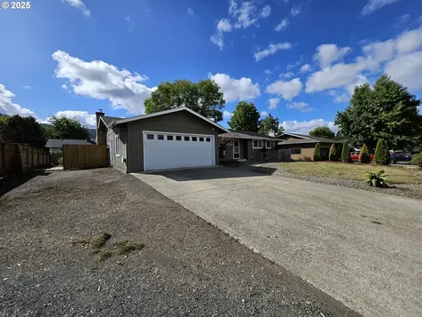 3127 W Chateau Avenue Roseburg OR 97471