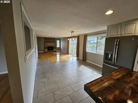 3127 W Chateau Avenue Roseburg OR 97471
