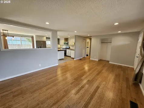 3127 W Chateau Avenue Roseburg OR 97471