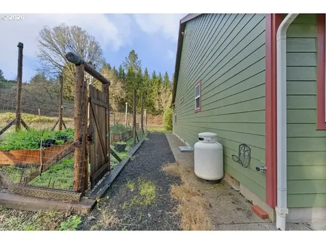 272 Schloeman Lane Glide OR 97443