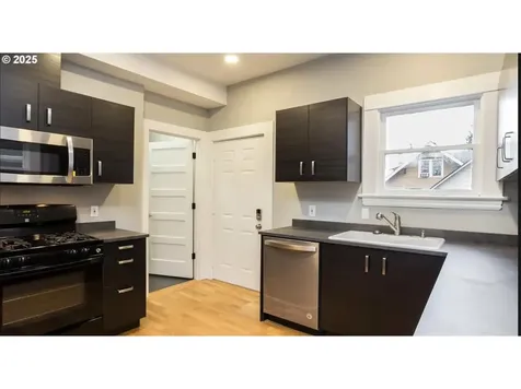 5036 NE 12th Avenue Portland OR 97211