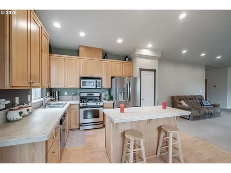 1026 Charlie Avenue Lebanon OR 97355