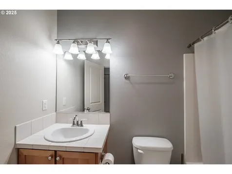 1026 Charlie Avenue Lebanon OR 97355