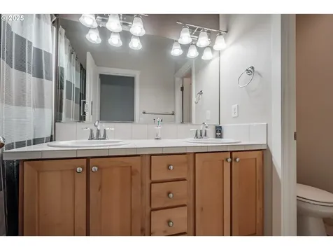 1026 Charlie Avenue Lebanon OR 97355