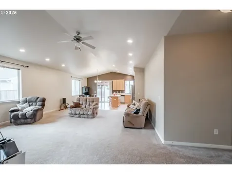 1026 Charlie Avenue Lebanon OR 97355