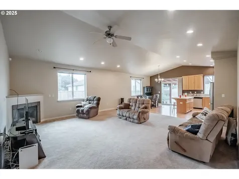 1026 Charlie Avenue Lebanon OR 97355
