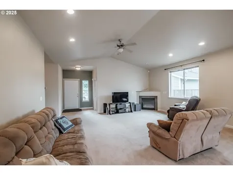 1026 Charlie Avenue Lebanon OR 97355