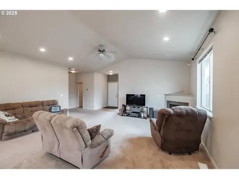 1026 Charlie Avenue Lebanon OR 97355