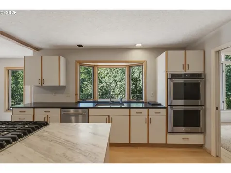 1912 Sunburst Terrace West Linn OR 97068