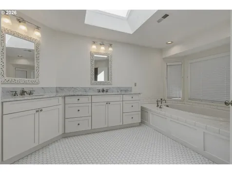 1912 Sunburst Terrace West Linn OR 97068