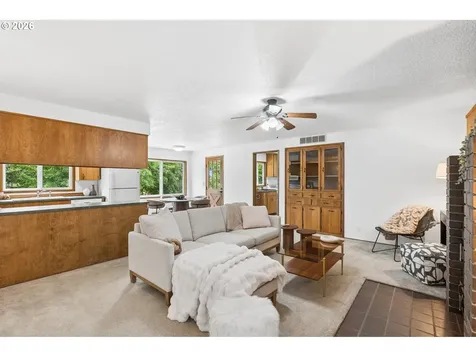 1175 Oak Street Silverton OR 97381